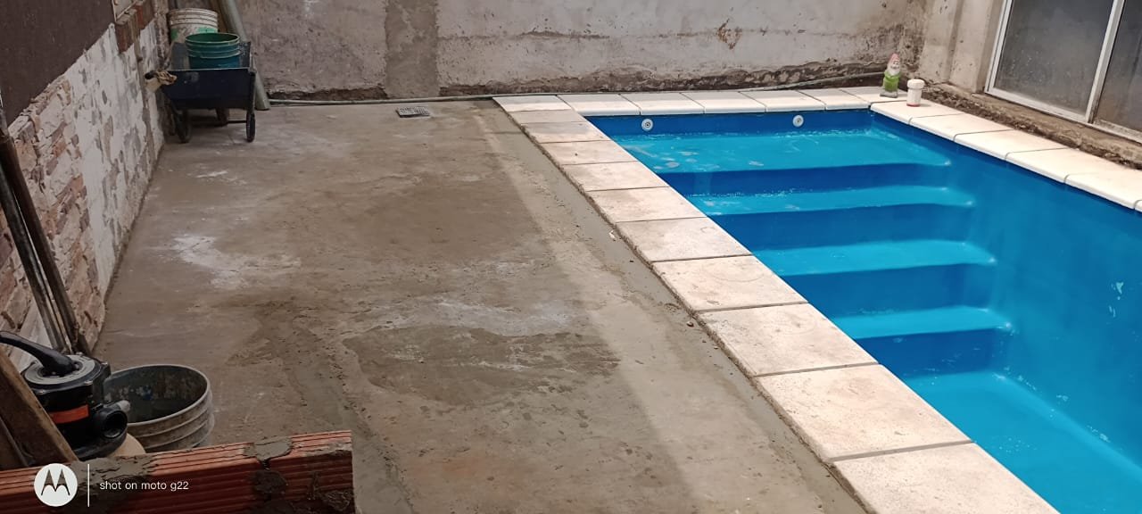 Colocación de piscina en Mocoretá